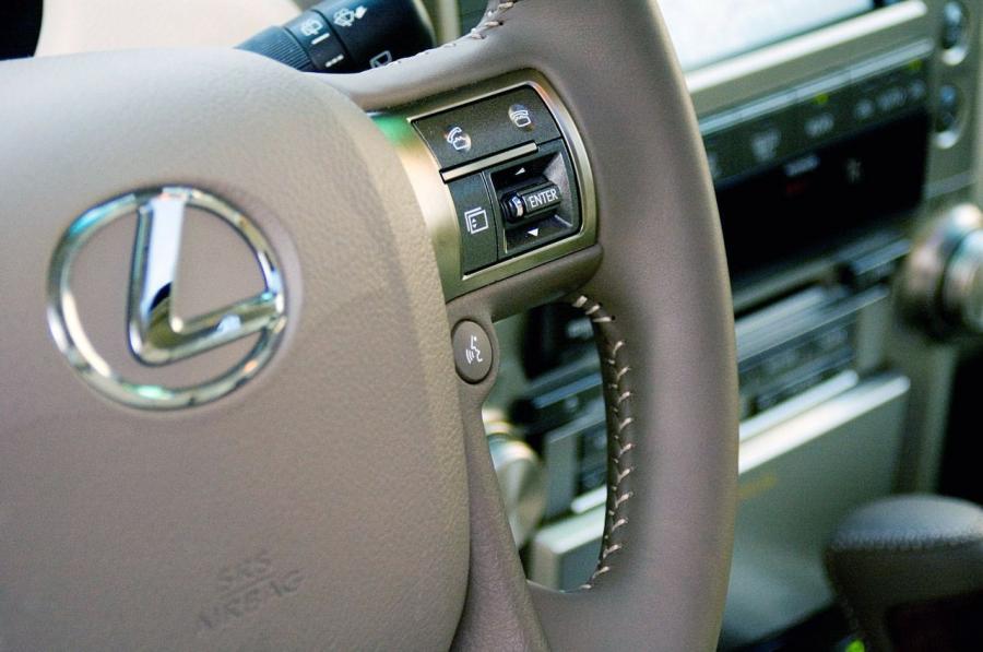  Lexus GX460 2011 года  (фото 23 из 39)